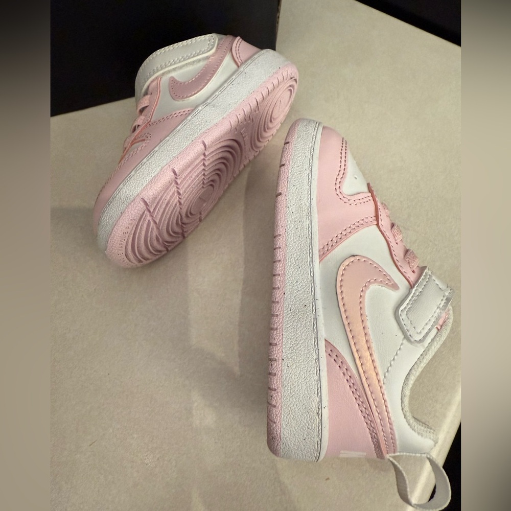 Nike Kids Sneakers in Pink and White - Picture 9 of 9